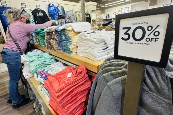 Stocks with Major After-Hours Moves: Gap, American Eagle, UiPath, Dell Tech