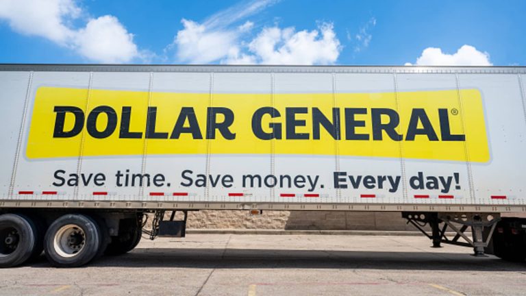 Dollar General Shares Surge 15% on Raised Full-Year Forecast, Tariff Concerns Eased