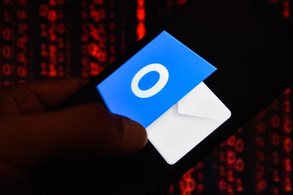 Outlook Suffers Extended Outage