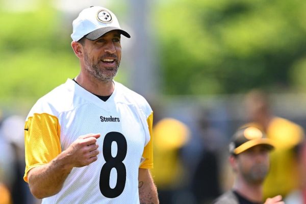 Rodgers Claps Back at Bradshaw