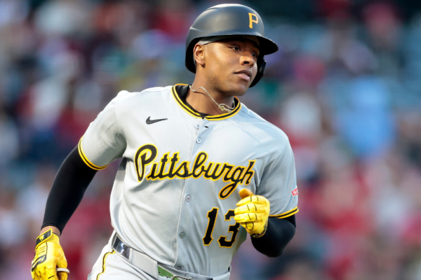 Pirates Trade Hayes to Reds